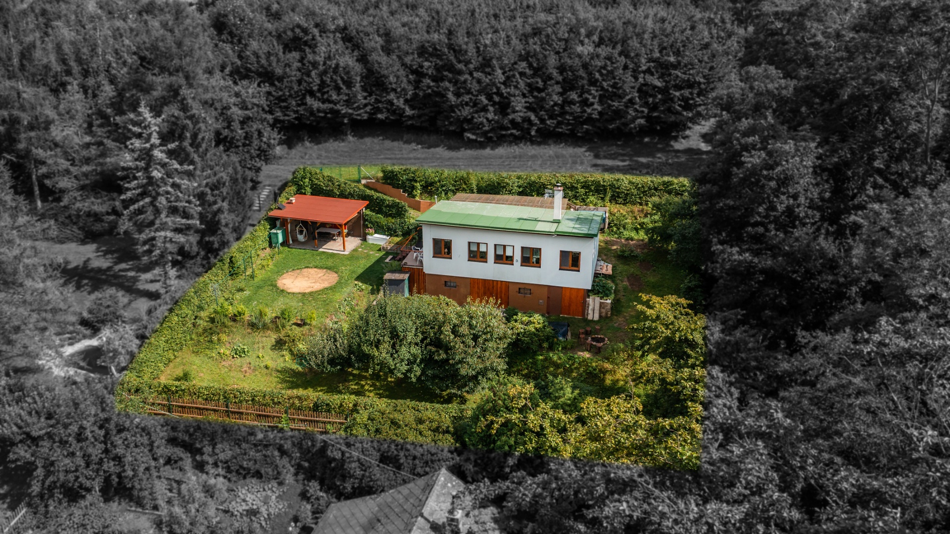Prodej chaty 74m² se zahradou 700m² - nedaleko Křivoklátu - Újezd nad Zbečnem