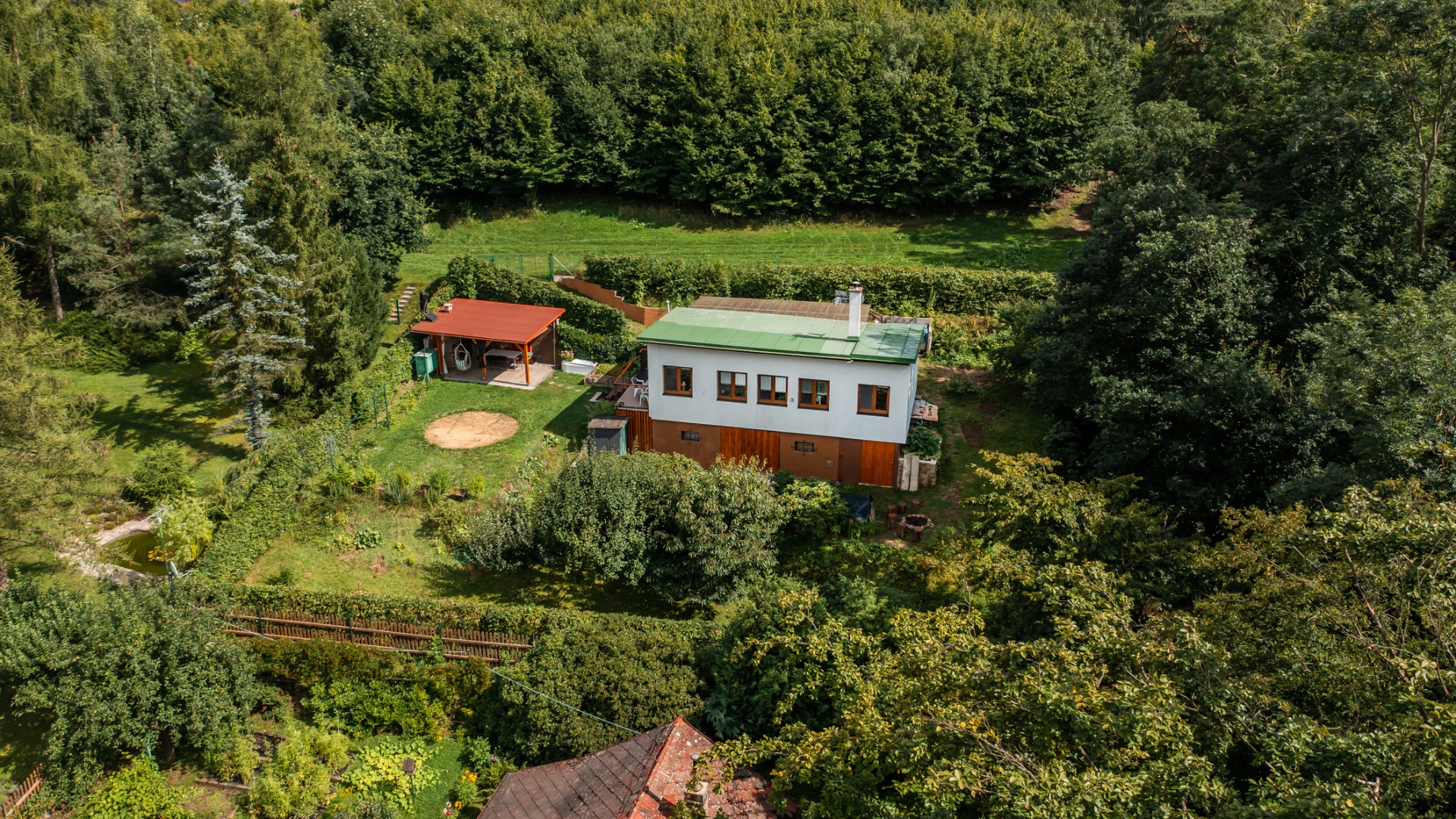 Prodej chaty 74m² se zahradou 700m² - nedaleko Křivoklátu - Újezd nad Zbečnem