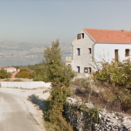 Prodej pozemku 1476m2, vydané stavební povolení na luxusní vilu s 5-ti bytovými jednotkami s rozlehlým bazénem, Chorvatsko, ostrov Brač