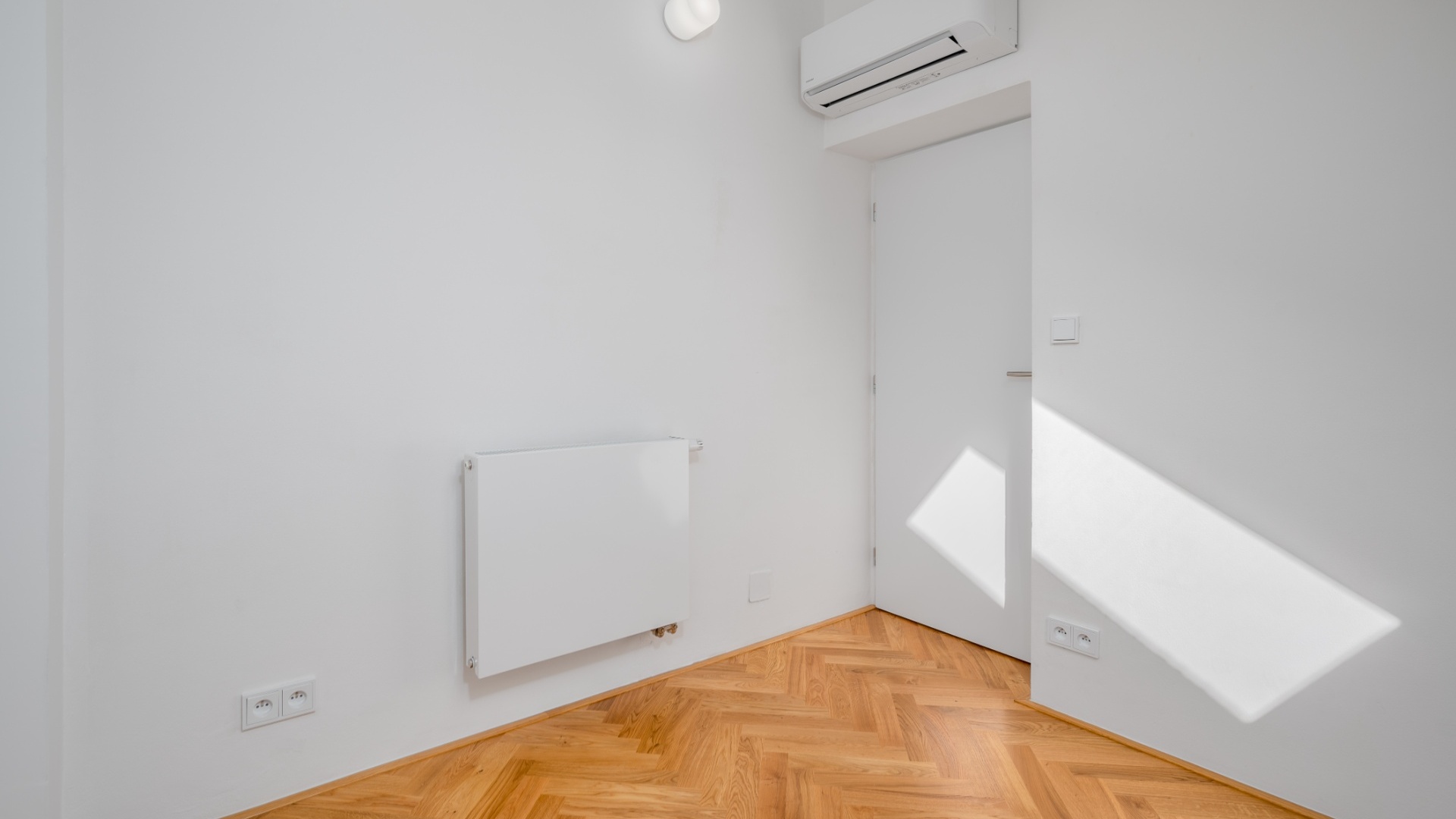Pronájem mezonetového bytu 2+kk s předzahrádkou, 57 m², Praha - Horní Počernice
