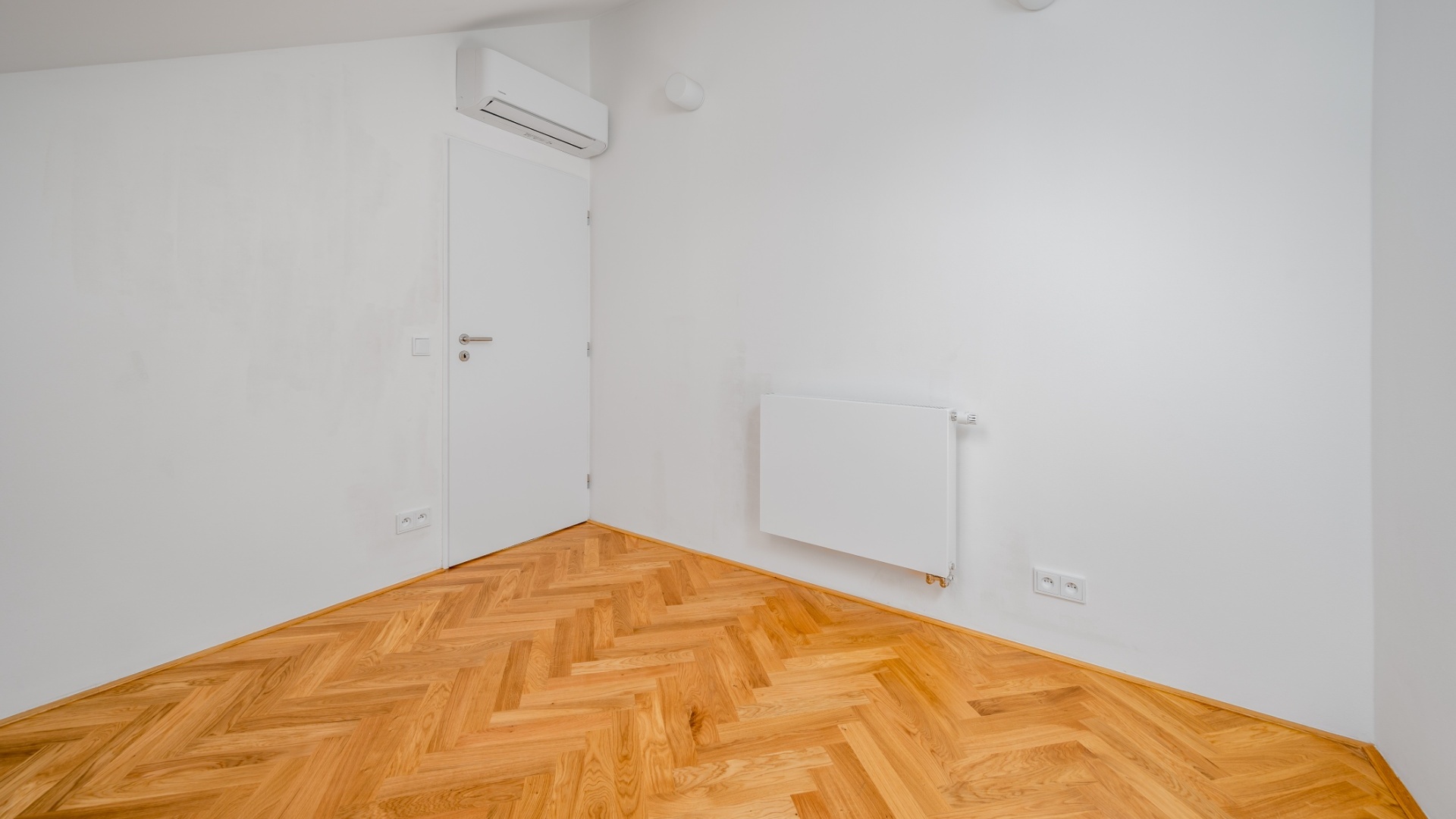 Pronájem mezonetového bytu 3+kk s předzahrádkou, 97 m², Praha - Horní Počernice
