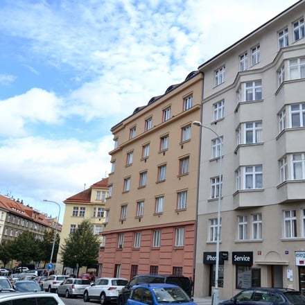 Pronájem zrekonstruovaného bytu 2kk, 46 m2 - Praha - Bubeneč - Verdunská