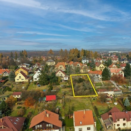 Jedinečný pozemek pro bydlení o výměře 1.051 m2 v Úvalech