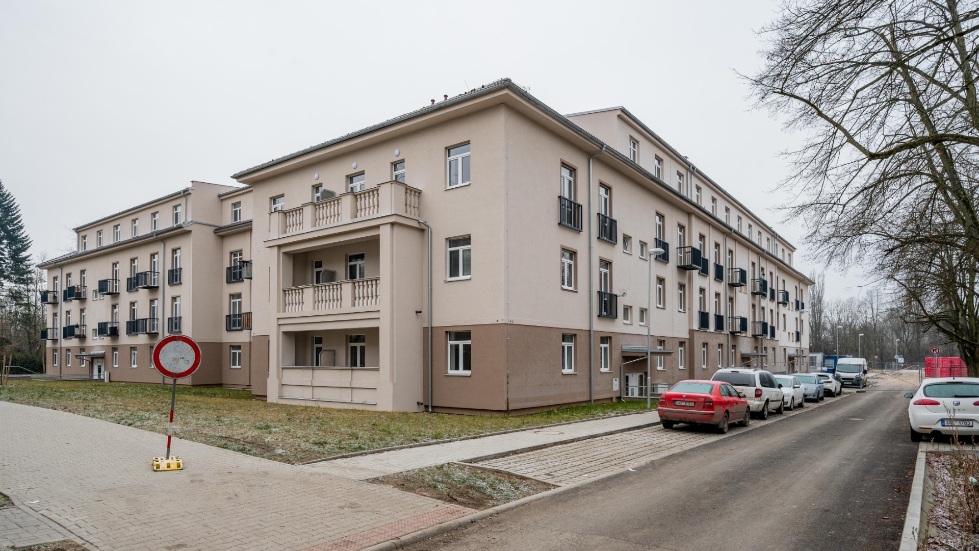 Pronájem rekonstruovaného bytu 2+kk s balkonem 61m², Milovice - Mladá