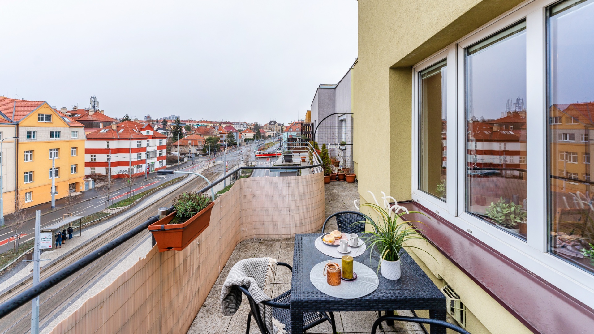 Pronájem bytu 2+1 (44 m²) s terasou (12 m²) - Praha 10 - Strašnice
