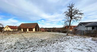 Prodej slunného pozemku v obci Mnichovice (1207m2)