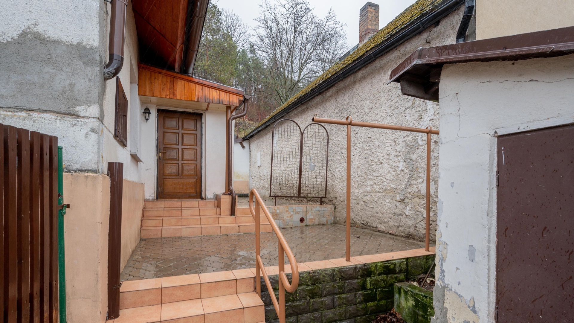 Prodej rodinného domu 3+kk, 70 m², pozemkem 411 m² (zahrada a samostatná garáž - Vinaře - Vinice