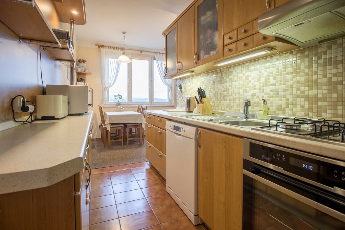 Pronájem bytu 3+1, 65m² - Karlovy Vary - Stará Role