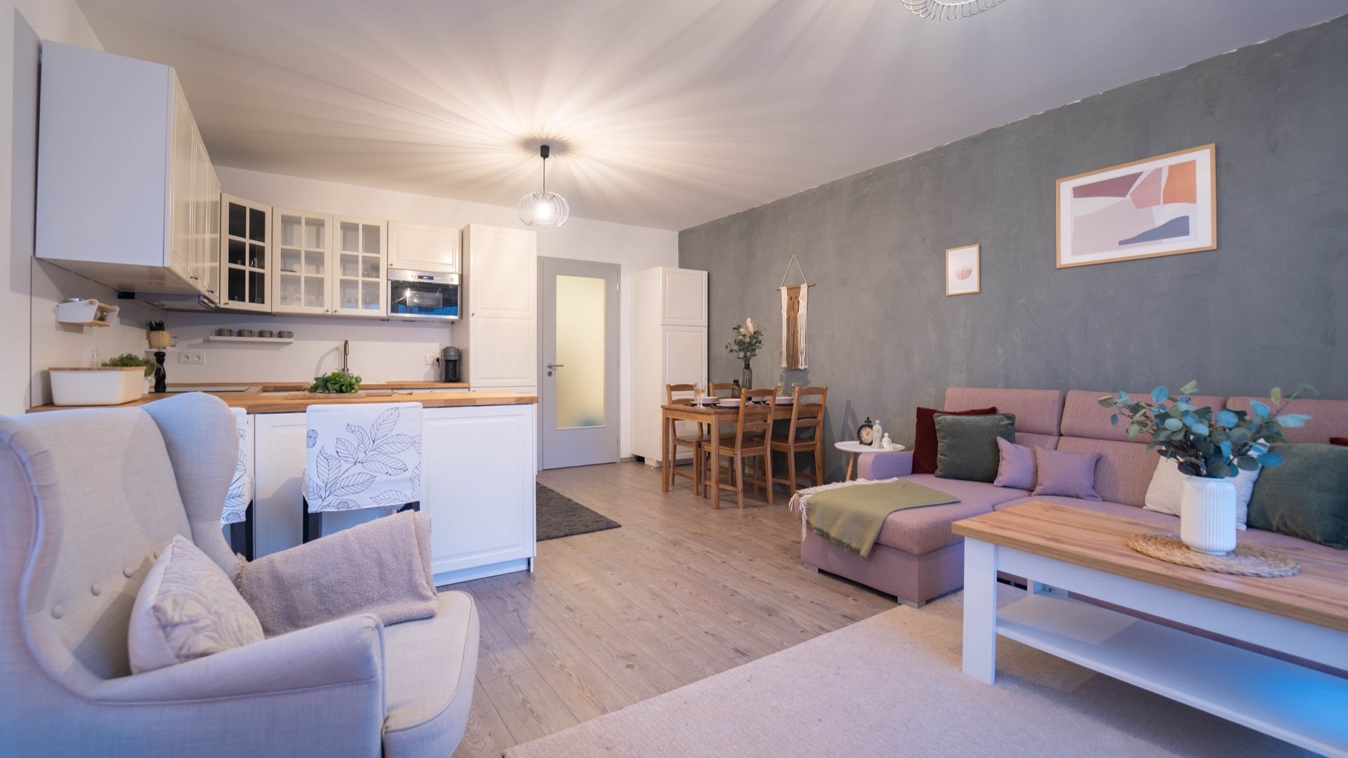 Prodej nadstandardního bytu 3+kk 80 m² se zahrádkou a garážovým stáním - KLADNO