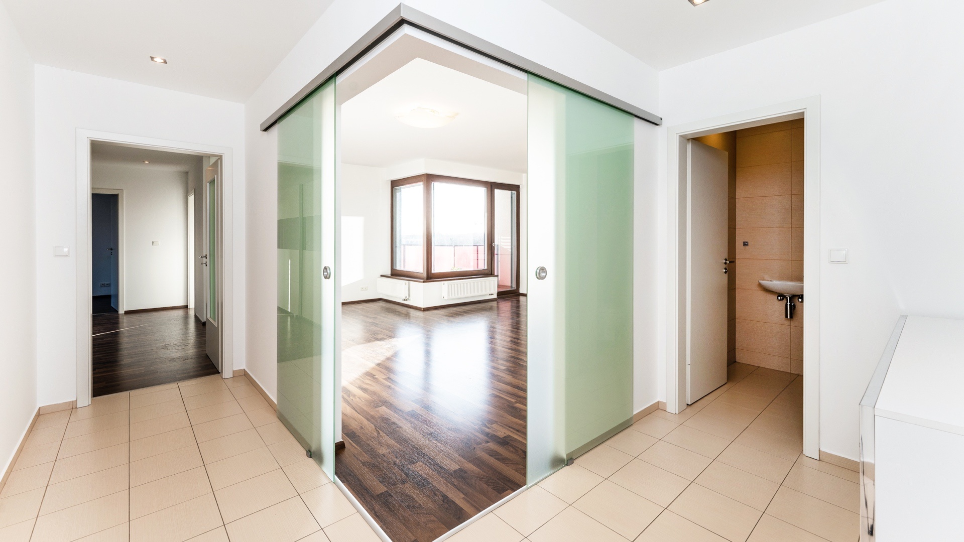Krásný prostorný byt 3+kk k pronájmu, 106 m2, terasa, zimní zahrada, parkování, Praha 5 - Stodůlky