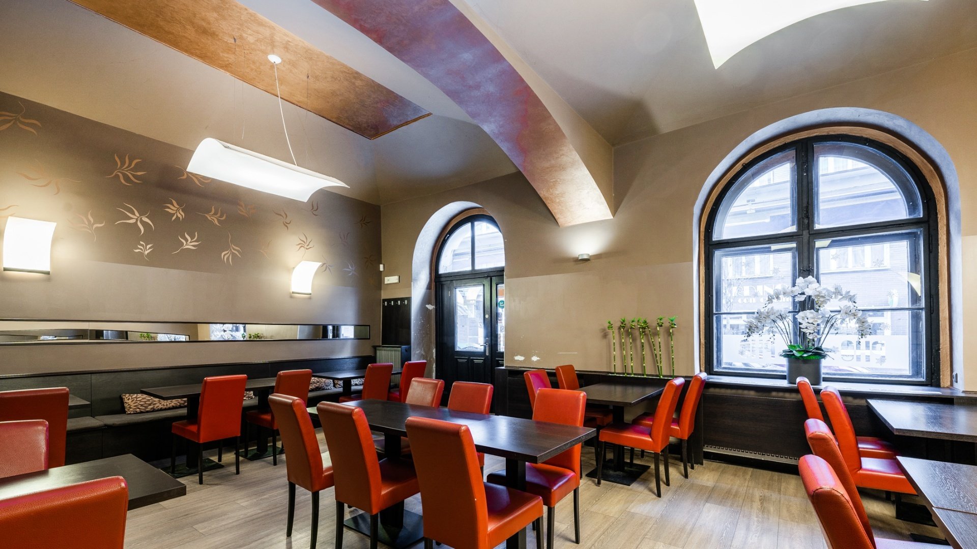 Pronájem zařízené restaurace po rekonstrukci,  140 m² - Praha - Vinohrady