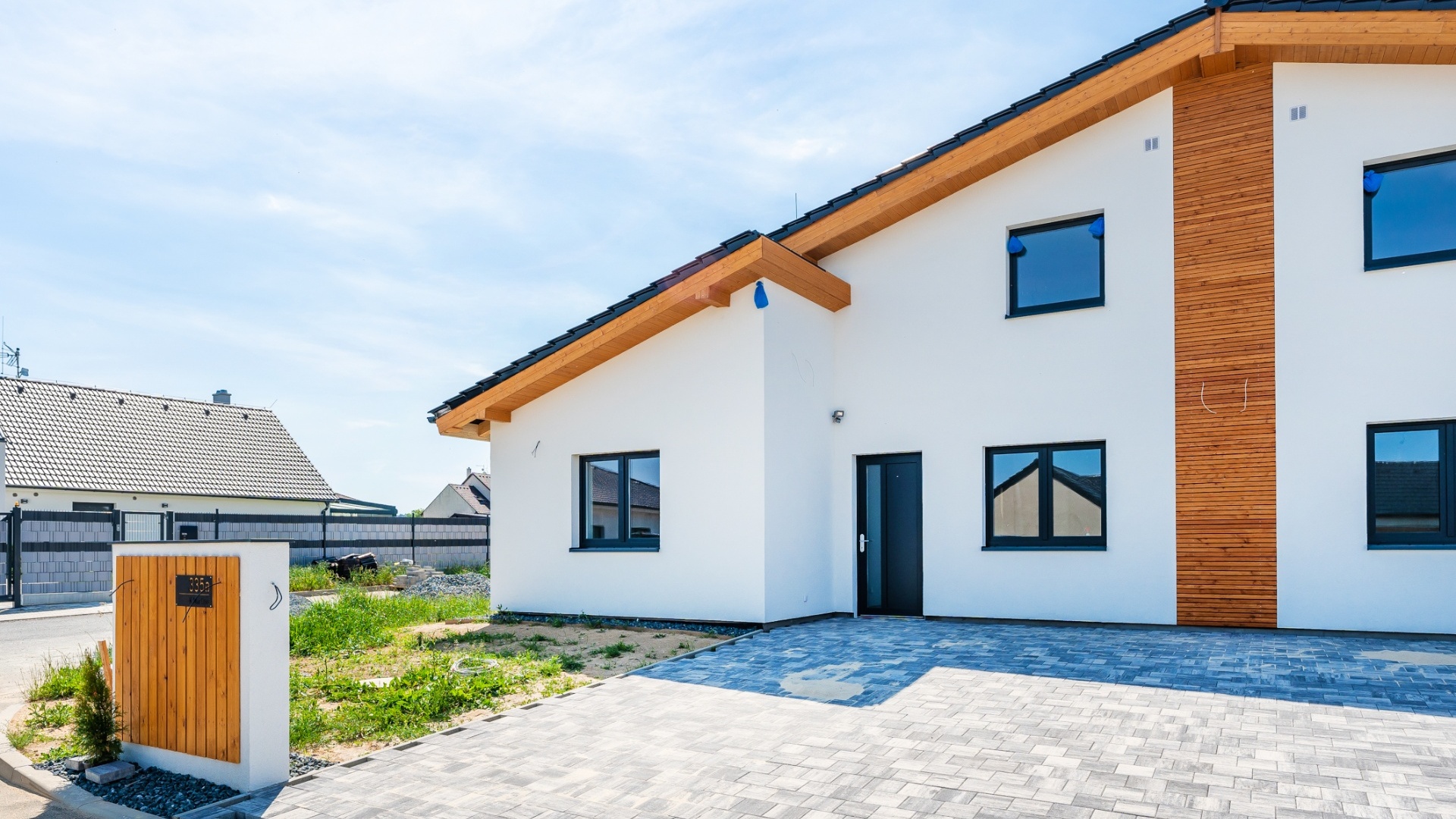 Prodej novostavby rodinného domu (123 m²) se zahradou (287 m²)