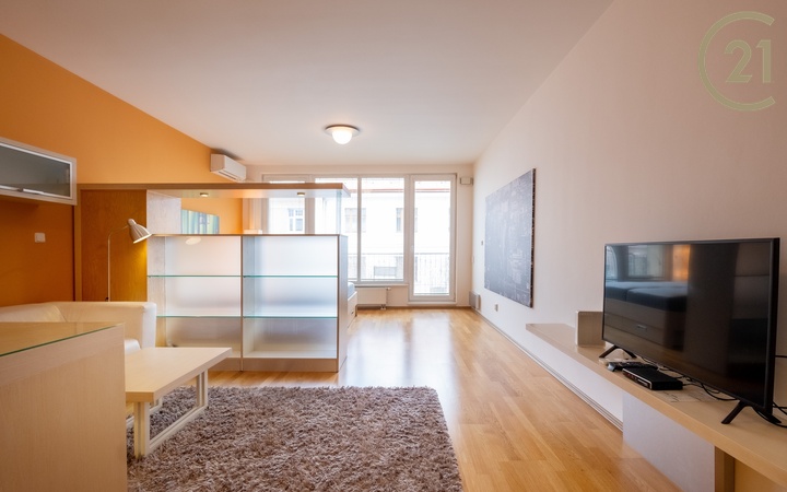 Pronájem bytu 1+kk s balkonem,  42 m² - Praha - Libeň