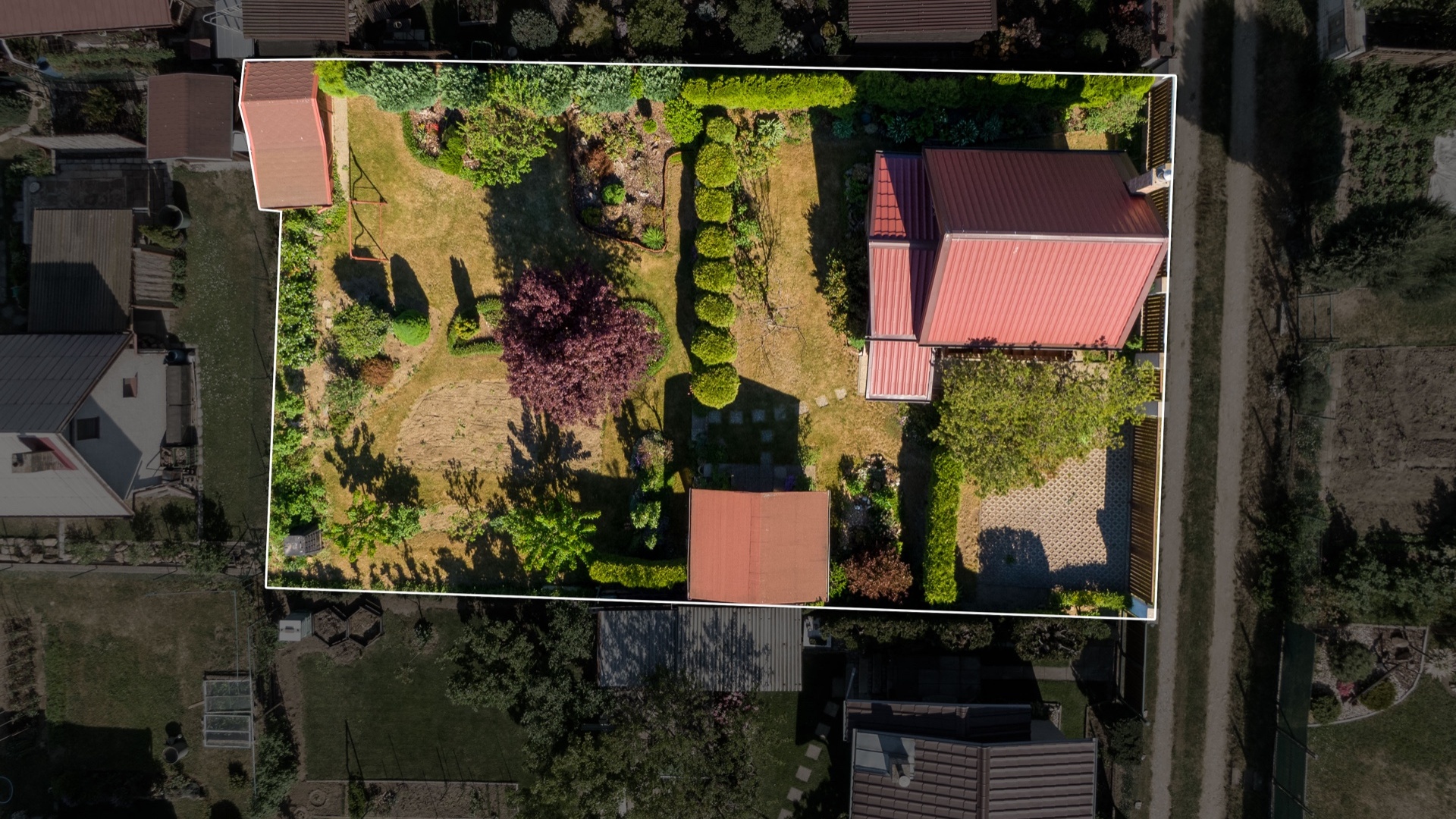 Prodej nádherné chaty s pergolou, 33 m², zahrada 381 m² a sklep 11m² - Kutná Hora - Perštejnec