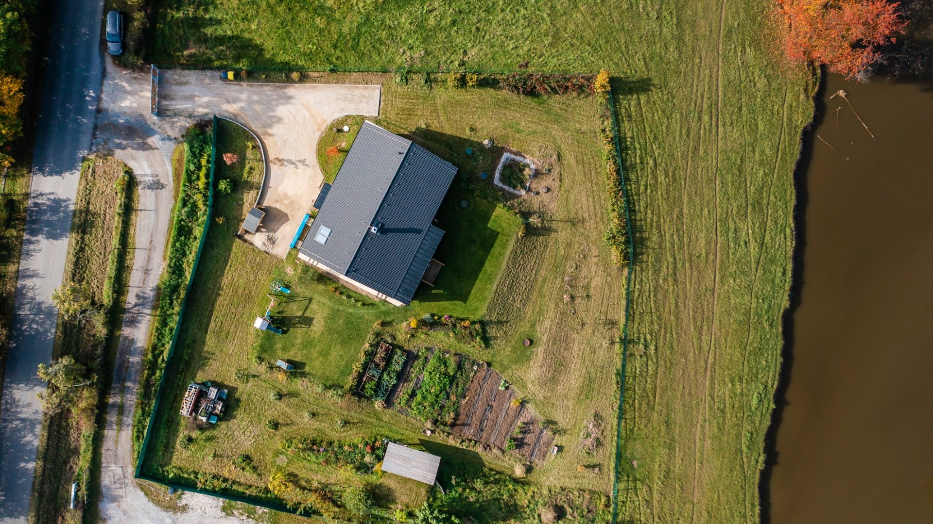 Prodej jedinečného domu 5+kk se zahradou 2499 m² - Liteň - Leč
