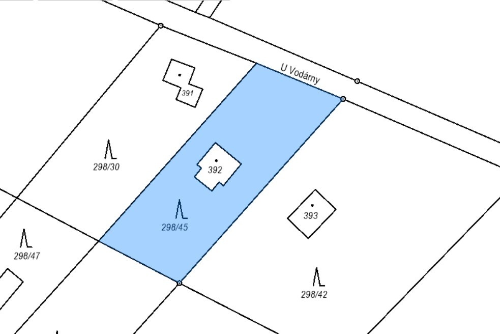 Prodej pozemku 1029 m² v osobním vlastnictví s velkou chatou 95 m², Jevany