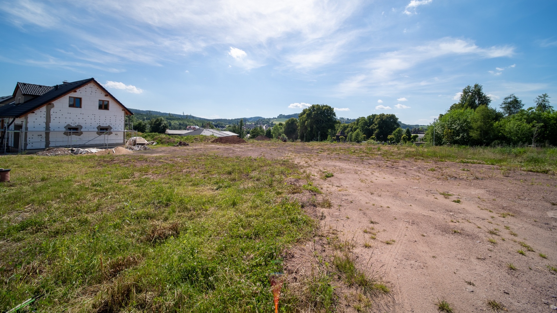 Prodej stavebního pozemku s kompletní projektovou dokumentací a stavebním povolením,  897 m² v Lomnici nad Popelkou