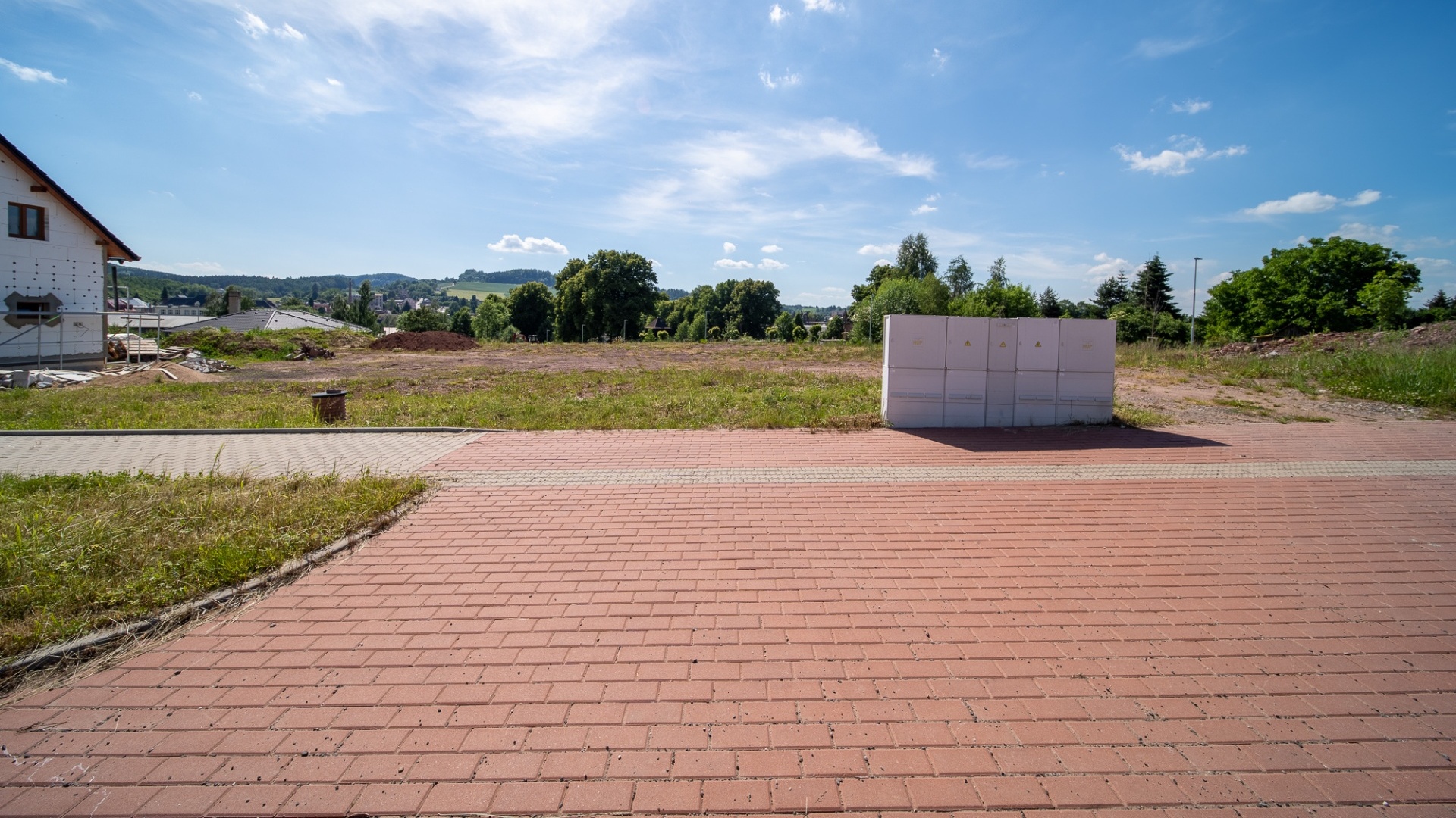 Prodej stavebního pozemku s kompletní projektovou dokumentací a stavebním povolením,  897 m² v Lomnici nad Popelkou