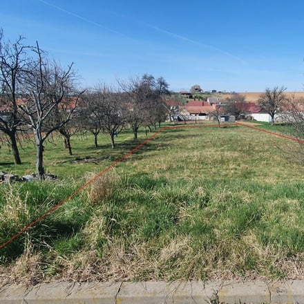 Stavební pozemek 998 m2, šířka 16 m, Moravany u Kyjova