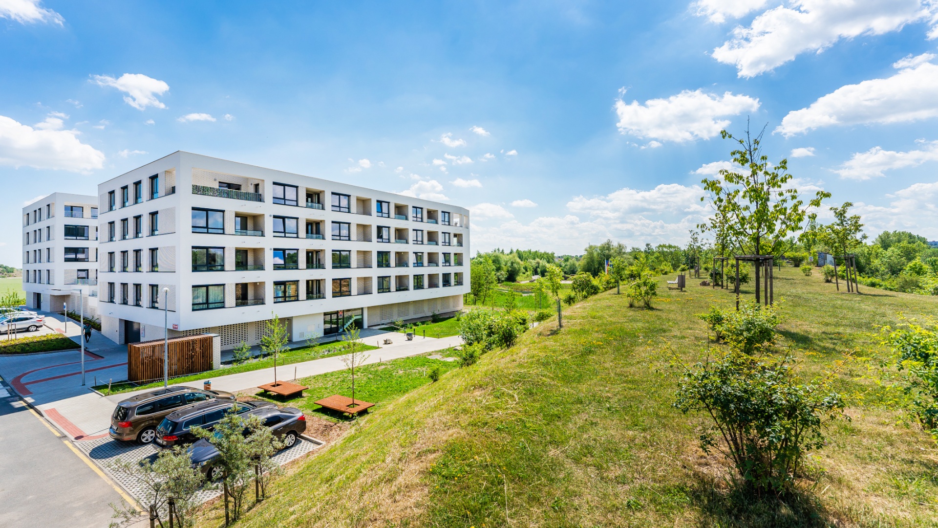 Pronájem luxusního 3+kk (92 m²) s terasou (39 m²) a 2 garážovými stáními - Praha - Dolní Měcholupy