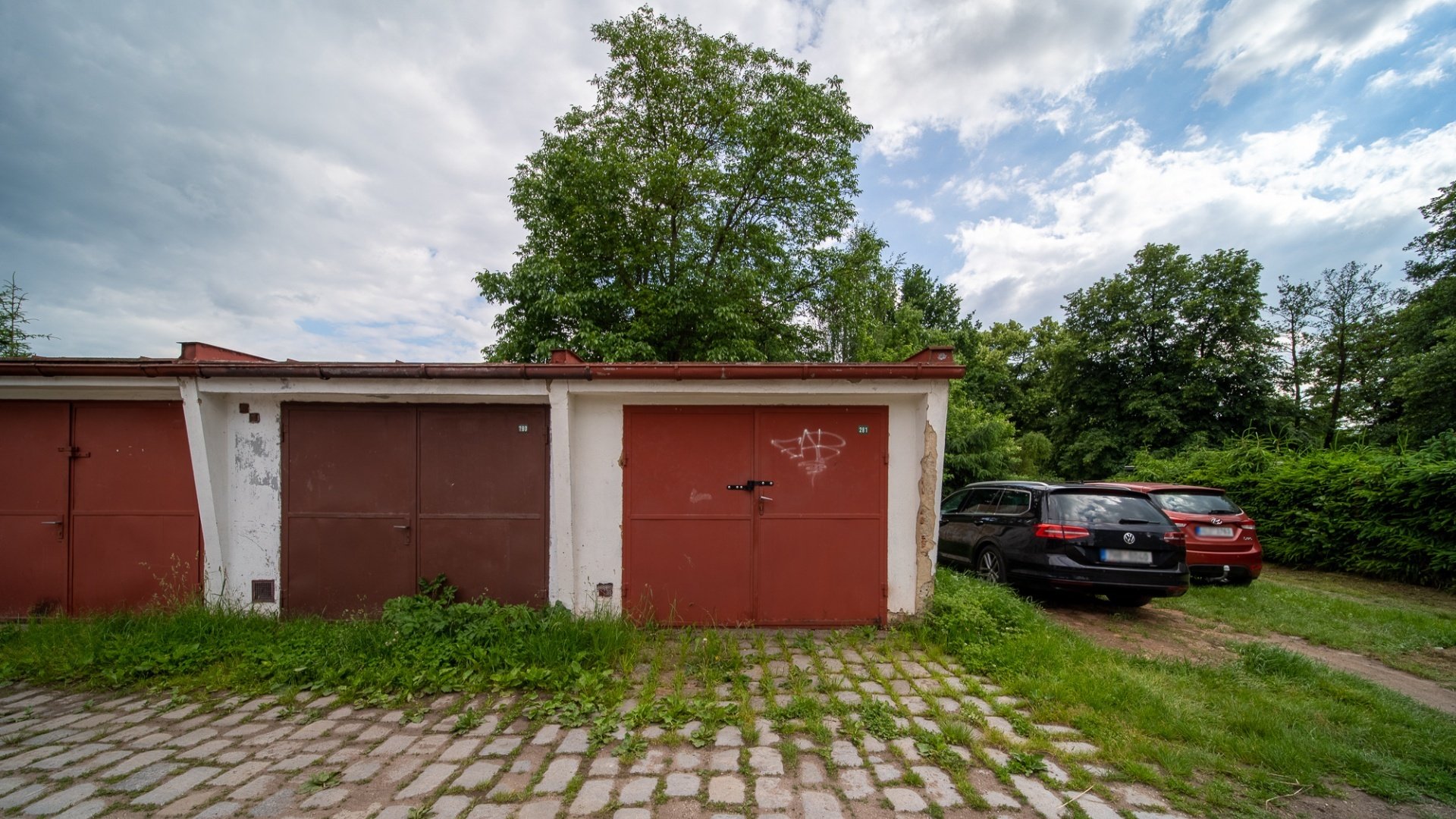 Prodej pozemku 994 m² s garáží  22 m²- Dvůr Králové nad Labem