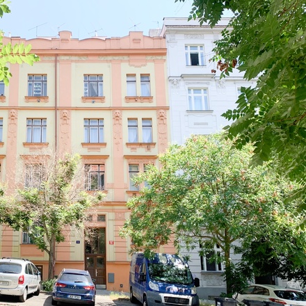 Rekonstruovaný světlý byt 2+1, 69 m², s výhledem do klidného vnitrobloku - Praha, Vršovice