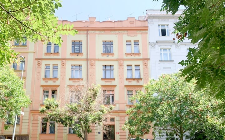 Rekonstruovaný světlý byt 2+1, 69 m², s výhledem do klidného vnitrobloku - Praha, Vršovice