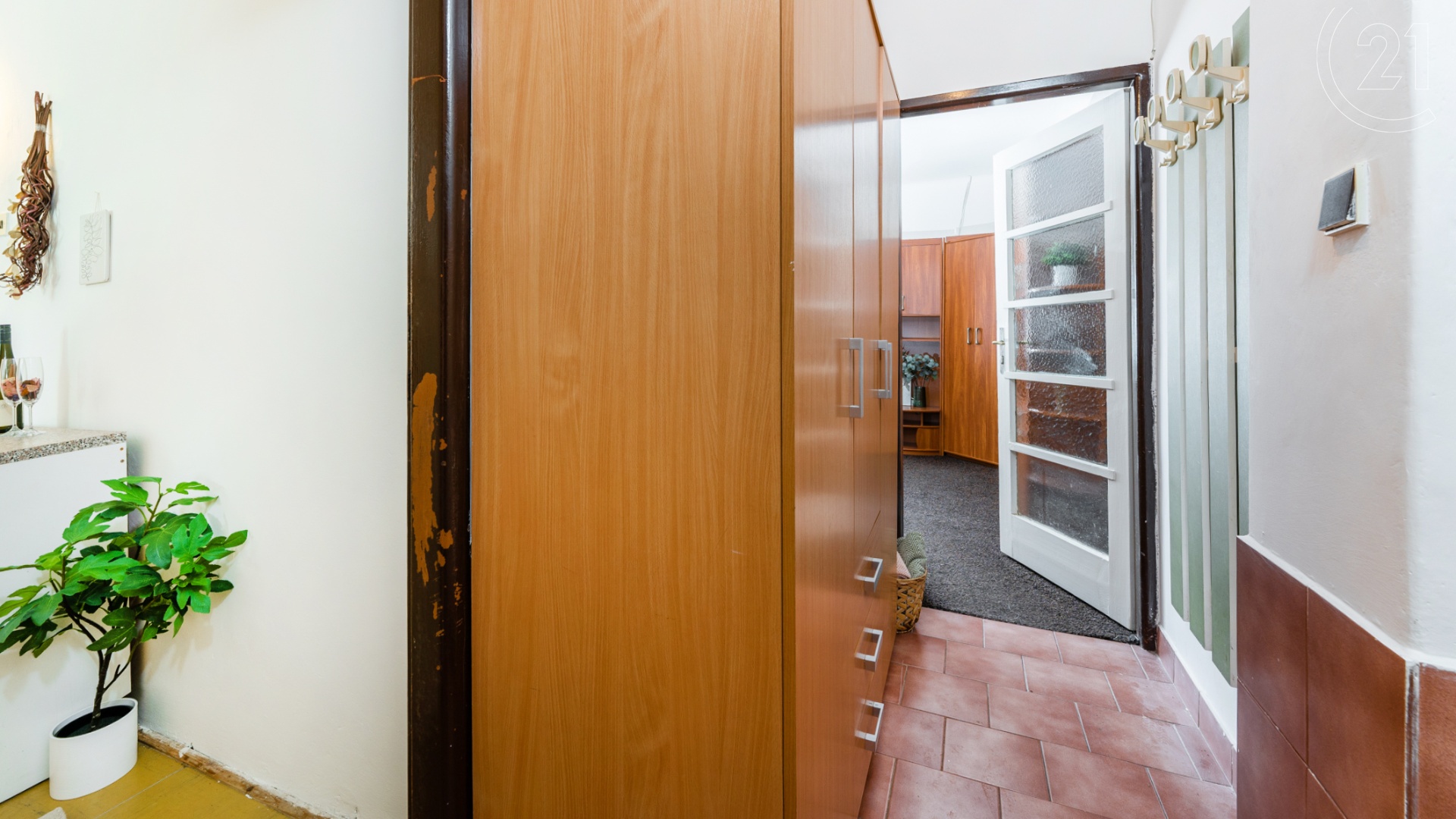 Pronájem prostorného bytu 1+1 (53 m²) s parkováním - Praha 6 - Liboc