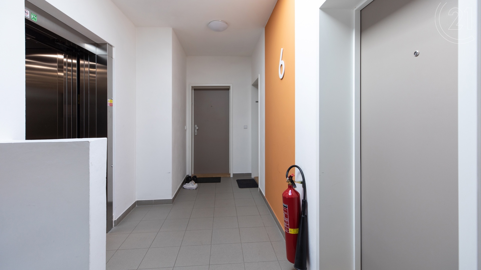 Prodej bytu 1+kk s terasou, sklepem a parkovacím stáním, 31 m², Praha - Uhříněves