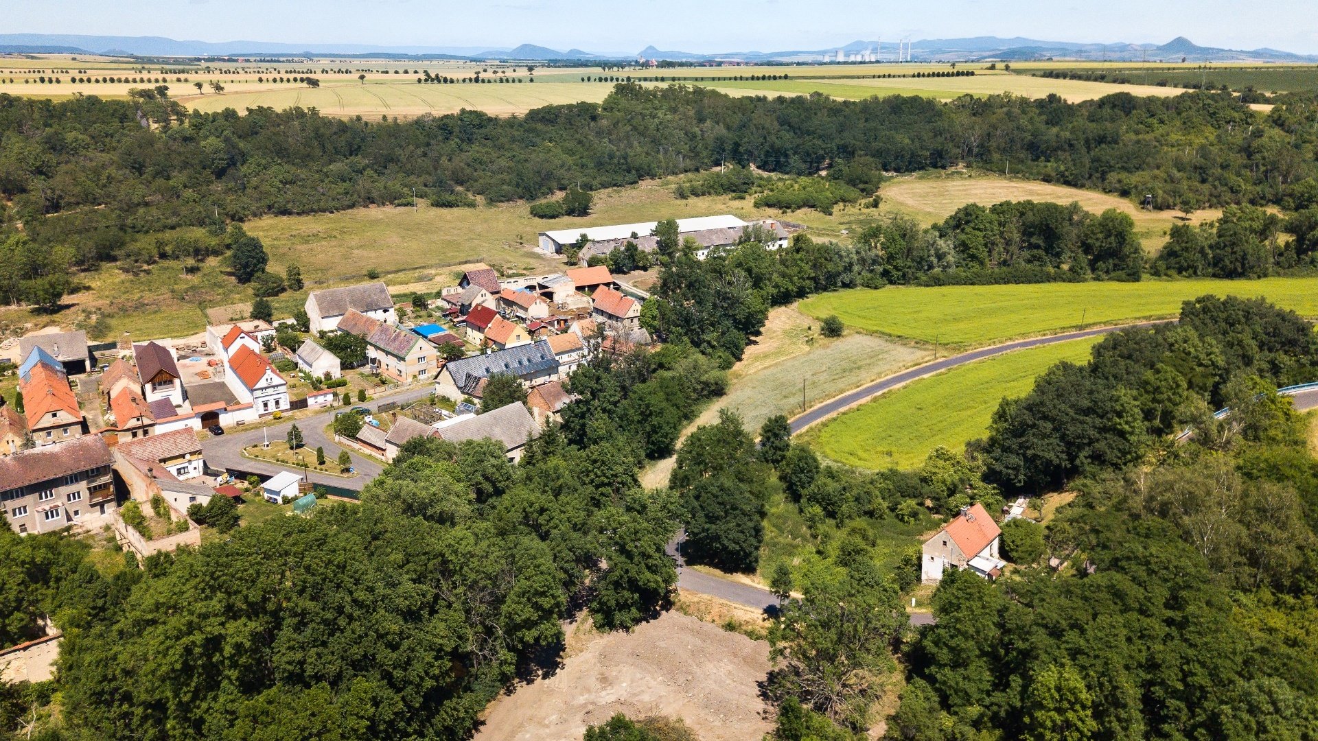 Prodej rodinného domu/zemědělské usedlosti, 564 m² s pozemkem 865 m², Bitozeves - Nehasice, okres Louny