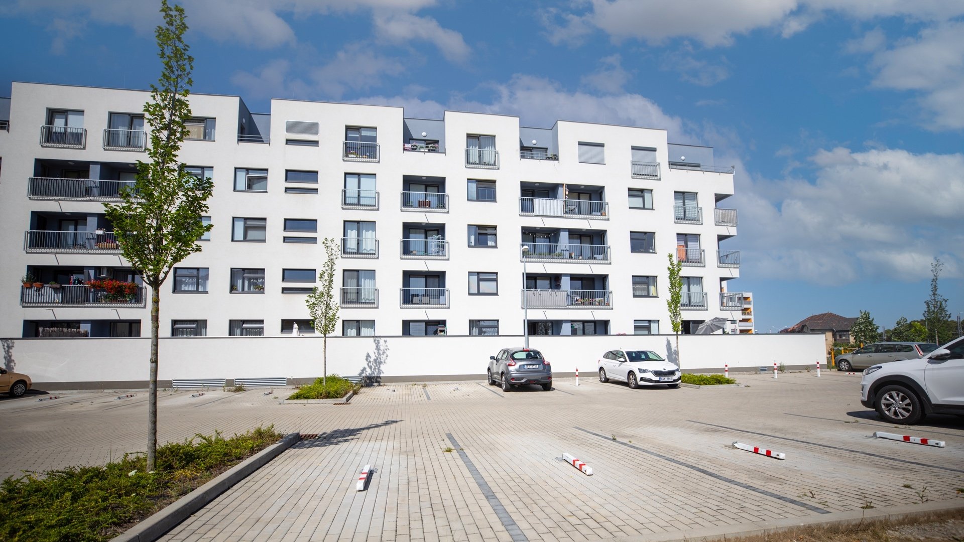 Pronájem bytu 1+kk s terasou, sklepem a parkovacím stáním, 31 m², Praha - Uhříněves