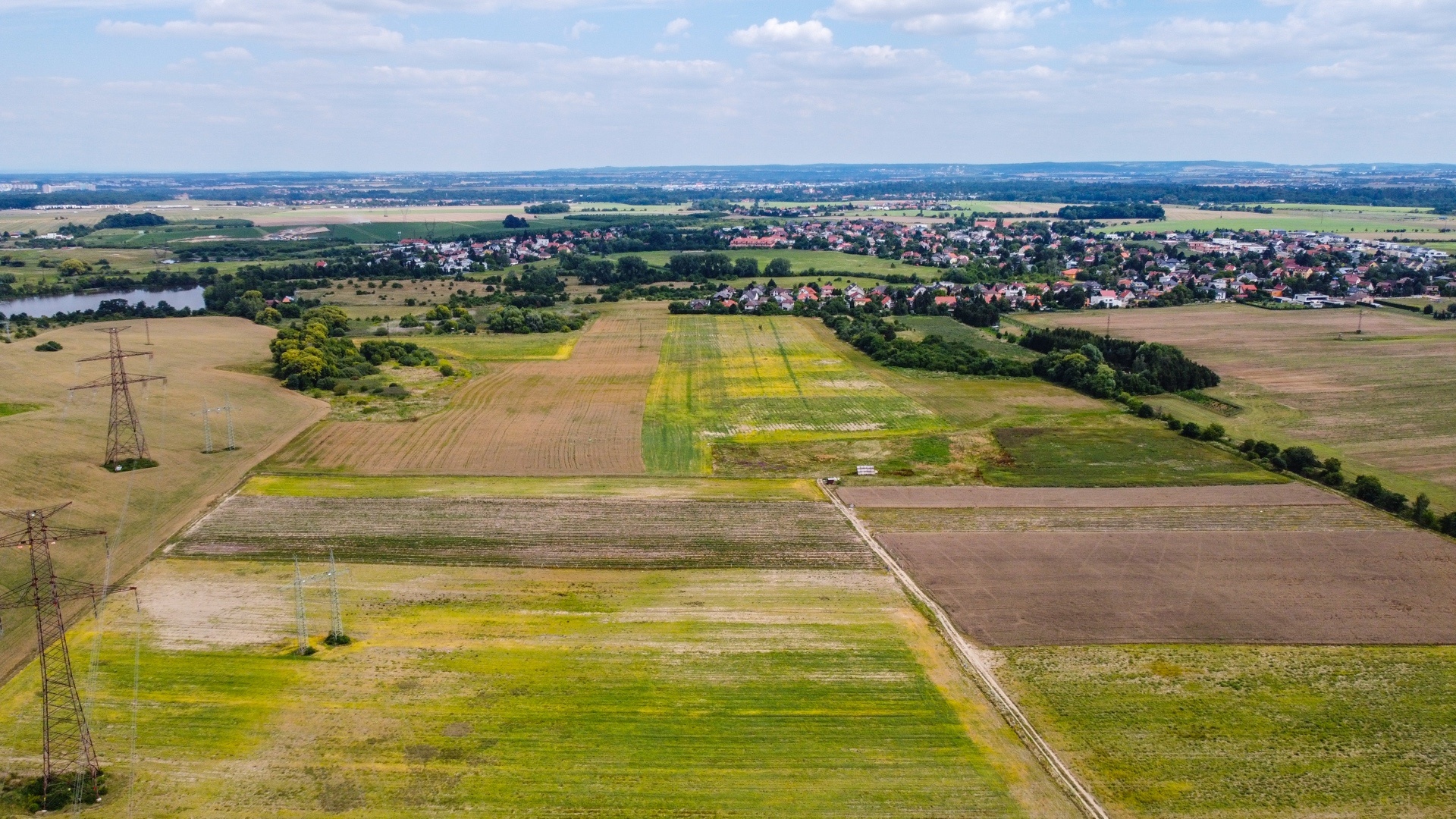 Prodej souboru pozemků s budoucím potenciálem, 142 607 m², Praha - Kunratice