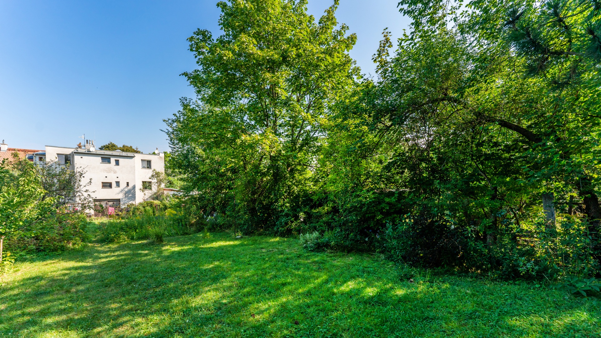 Prodej bytu 1+1 se zahradou 465 m² - Praha - Strašnice