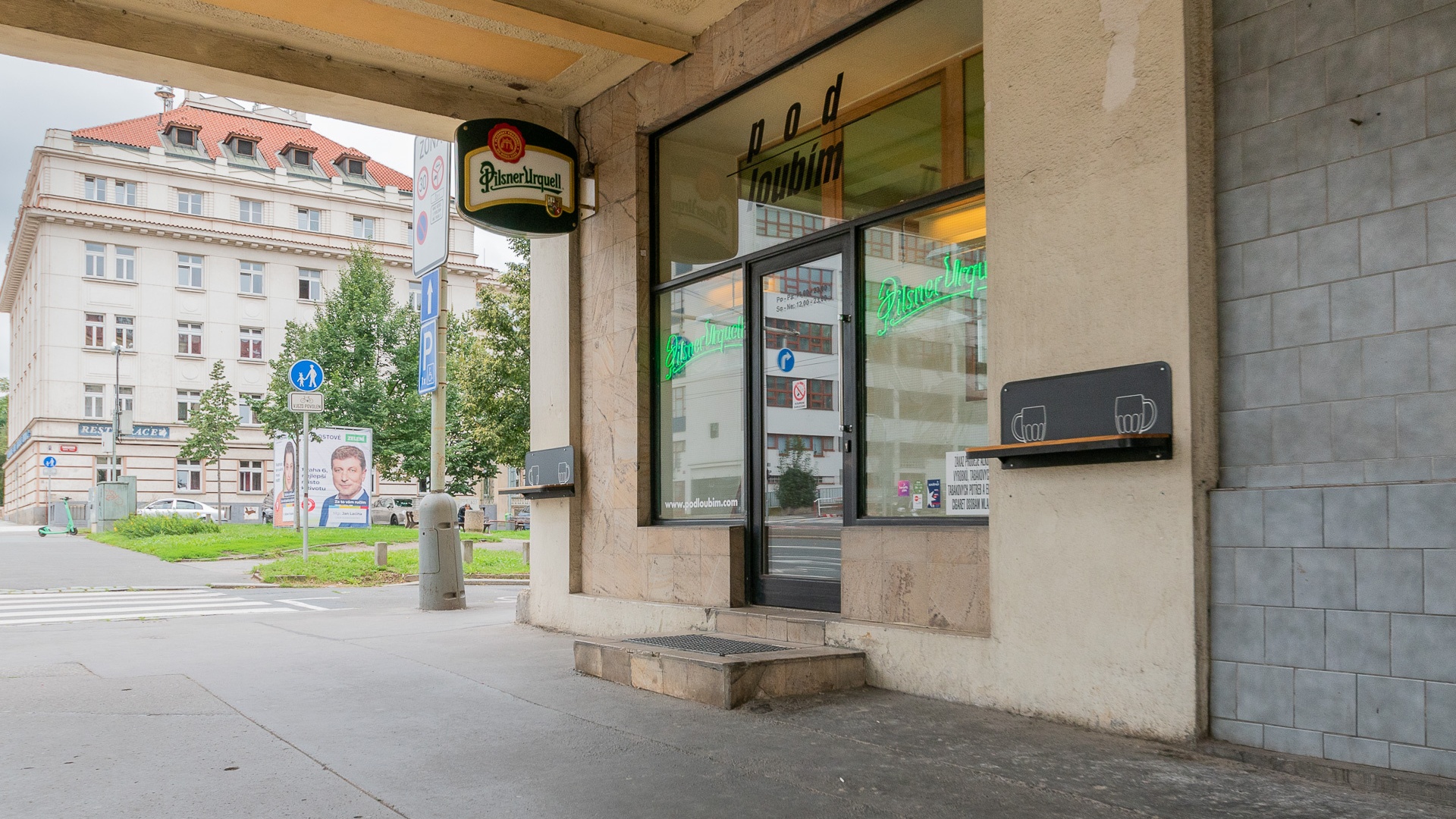 Prodej provozu restaurace (350 m²) - Praha - Dejvice