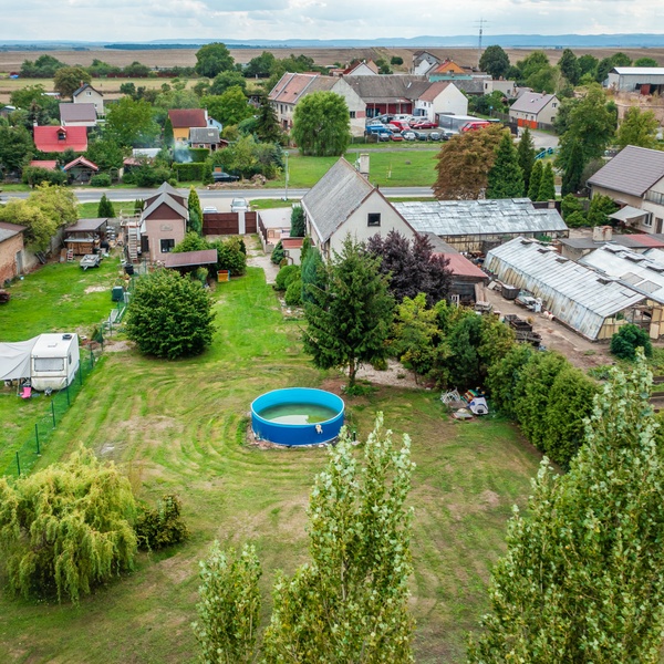 Prodej rodinného domu (182 m²) se zahradou (1400 m²) - Pesvice