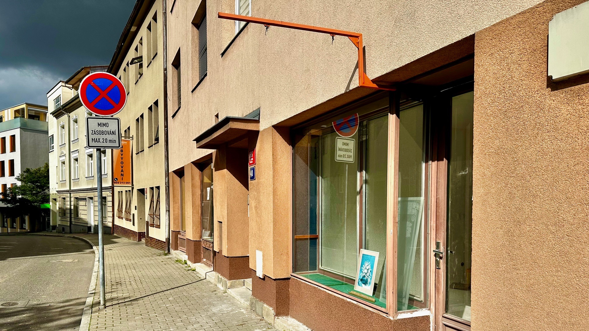 Pronájem pěkných nebytových prostor po rekonstrukci s výlohou, 43 m² Praha 6 - Veleslavín