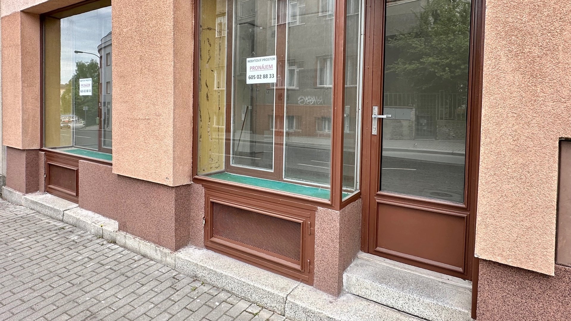 Poslední nebytový prostor po rekonstrukci s výlohou, 36 m² Praha 6 - Veleslavín