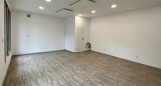 Poslední nebytový prostor po rekonstrukci s výlohou, 36 m² Praha 6 - Veleslavín