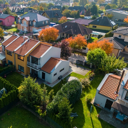 Prodej rodinného domu 142 m² s garáží a zahradou - Šestajovice, Praha východ