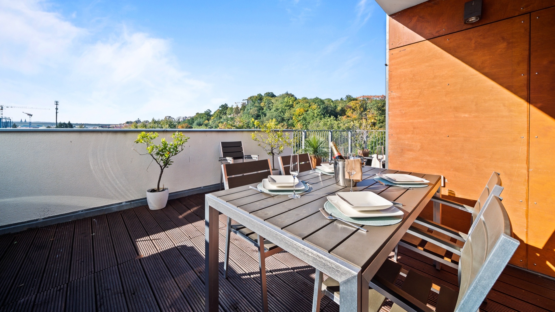 Prodej luxusního bytu 3+kk s terasou 52 m² a nádhernými výhledy na Grébovku, Praha