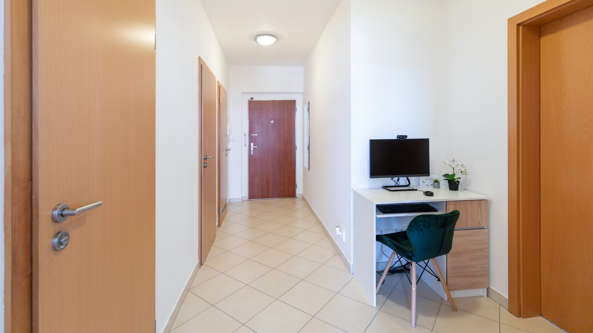 Prodej bytu 3+kk s garážovým stáním a balkonem, 65 m² - Praha - Zličín