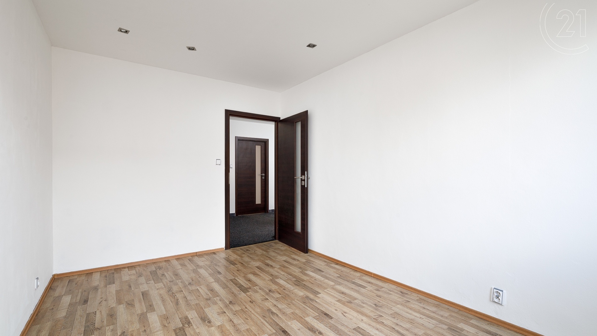 Prodej pěkného bytu 3+1 po rekonstrukci, s lodžií a sklepem, 72 m², Jince, Zborovská ulice
