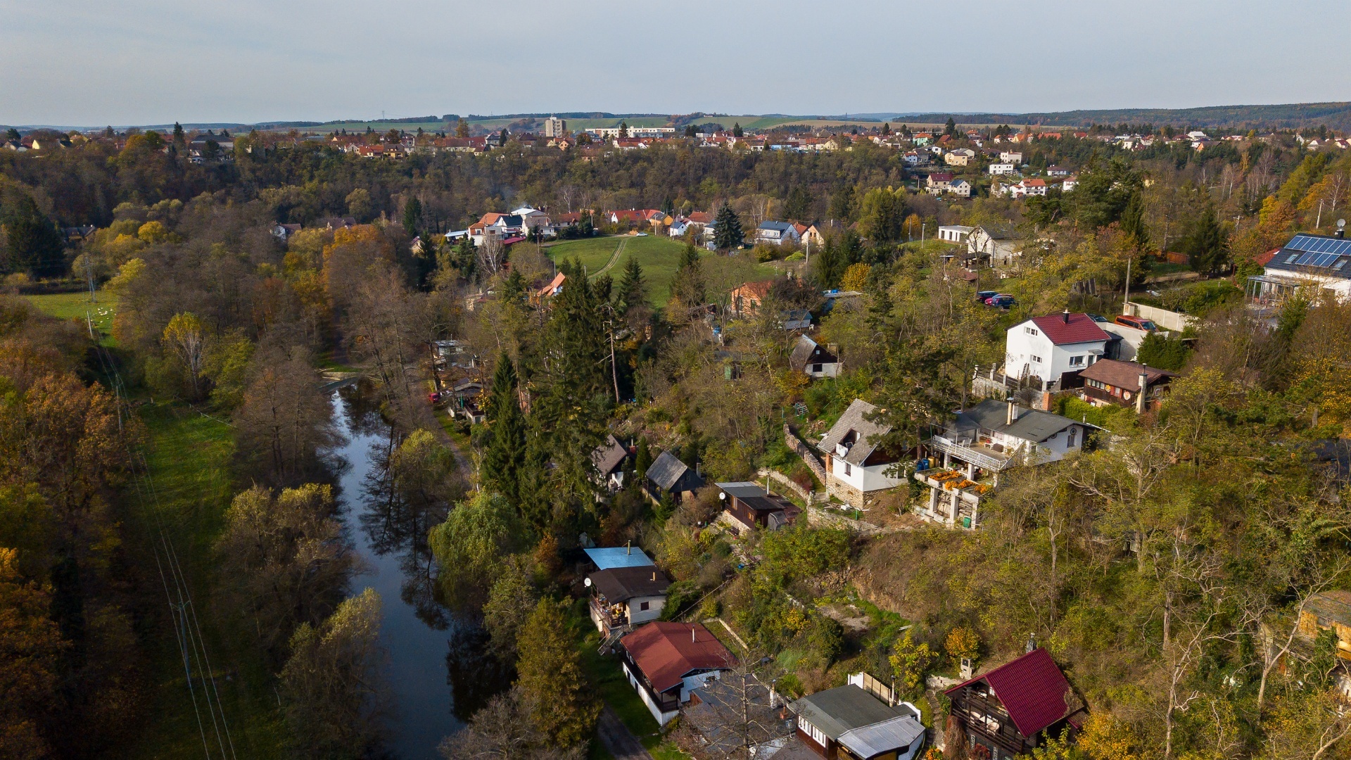 Prodej nového rodinného domu s výhledem na řeku, 94 m² s pozemkem 183 m², Chrást, okr. Plzeň-město