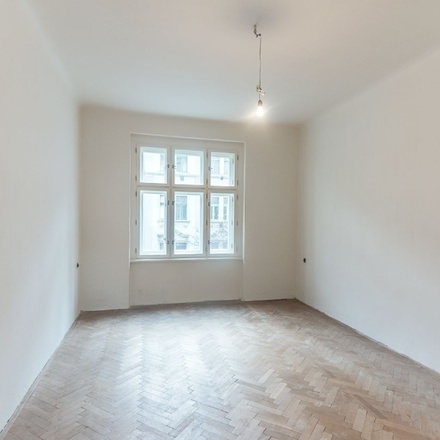 Nabízíme k prodeji bytovou jednotku 1+1 (40,4m2) + sklepní koje 4m2 v ulici Bořivojova.