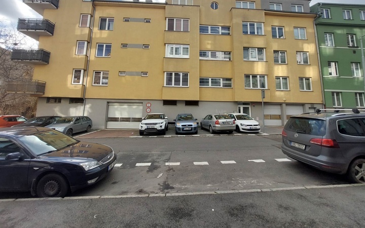 Pronájem bytu o dispozici 2+kk, 70 m2 s balkonem, Praha 8