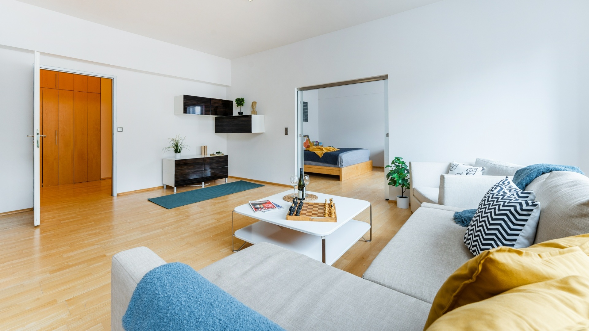 Pronájem bytu 2+kk (88 m²) s balkonem - Praha - Dejvice
