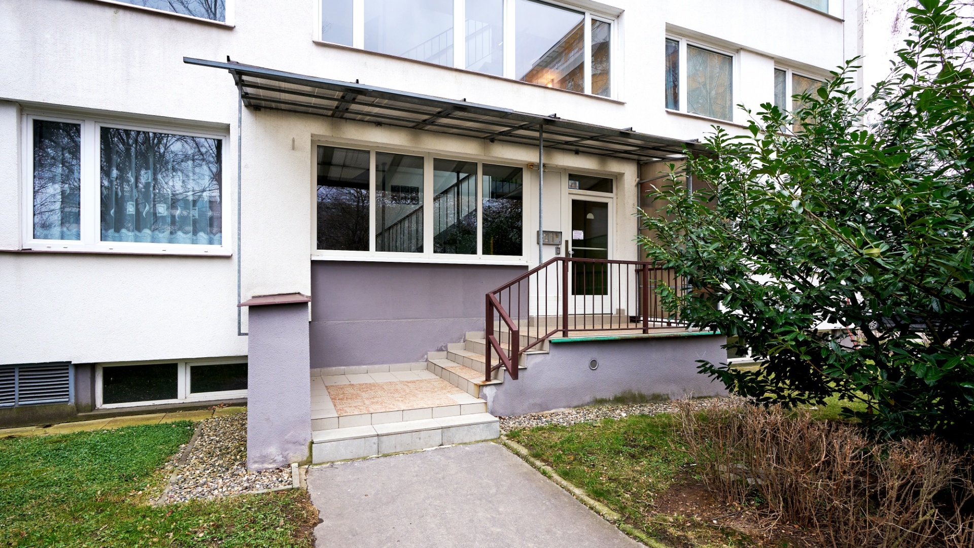 Pronájem bytu 2+kk s komorou na patře, 45 m², Praha 9 - Prosek, ulice Pískovcová
