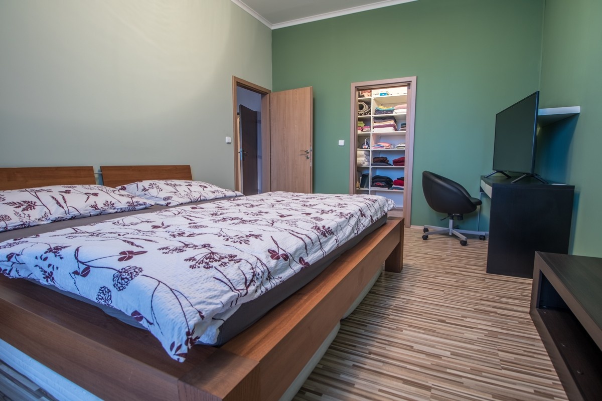 Prodej atypického bytu 3+kk se dvěma koupelnami, 122 m² - Karlovy Vary - Doubí