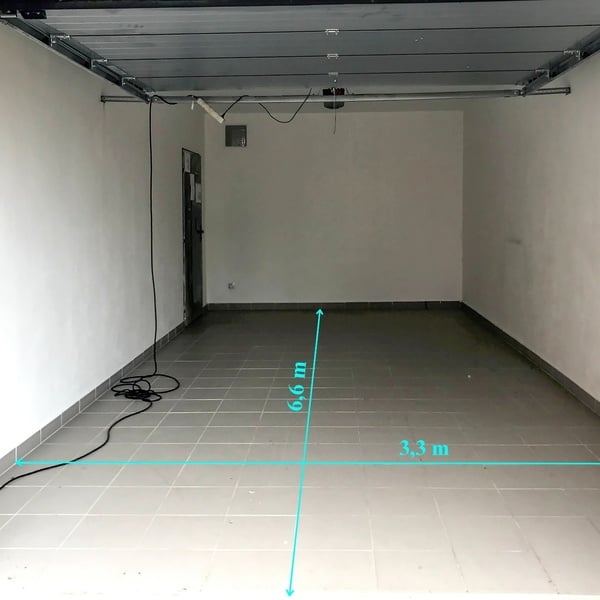 Pronájem prostorné garáže s komorou, 28 m²