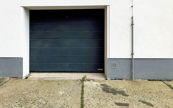 Pronájem prostorné garáže s komorou, 28 m²